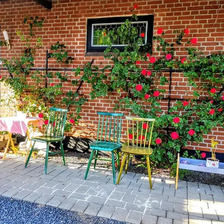 5 Minute Walk To Lego - 2 Bedrooms Loft Floor With Balcony Apartment *
