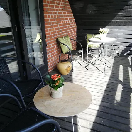 5 Minute Walk To Lego - 2 Bedrooms Loft Floor With Balcony Apartment